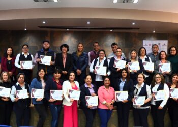 CLAUSURAN CURSO DIRIGIDO A PERSONAL DE LA UABCS