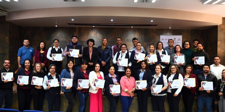 CLAUSURAN CURSO DIRIGIDO A PERSONAL DE LA UABCS