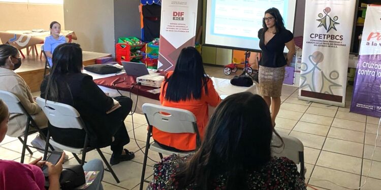 CAPACITAN A 41 SERVIDORAS Y SERVIDORES PÚBLICOS EN MATERIA DE TRATA DE PERSONAS 