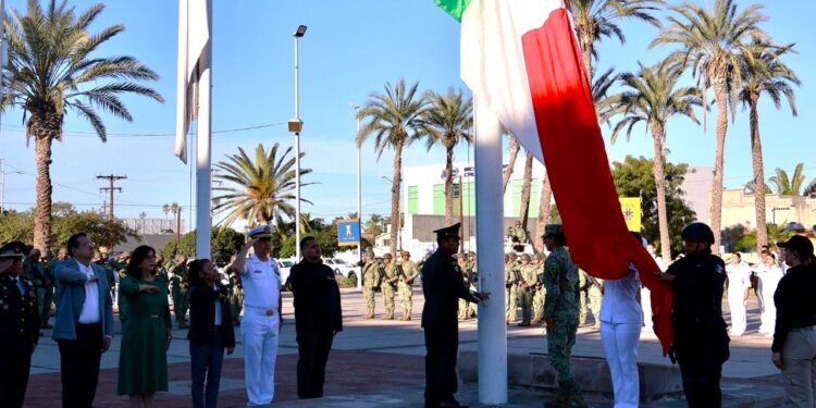 CONSTITUCIÓN MEXICANA, BASE DE LAS INSTITUCIONES, LA CONVIVENCIA SOCIAL Y GARANTE DE LOS DERECHOS