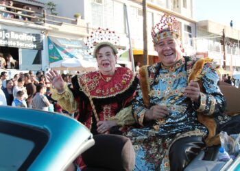 Invitan al Conversatorio Crónicas y Confeti en el Carnaval La Paz 2024