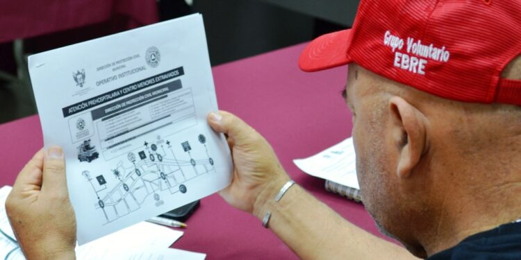 Se reúne Protección Civil Municipal con grupos voluntarios que apoyarán en el Carnaval La Paz