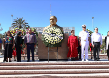 PODERES PÚBLICOS DE BCS Y SOCIEDAD, CONMEMORAN 218 ANIVERSARIO DEL NATALICIO DE BENITO JUÁREZ GARCÍA