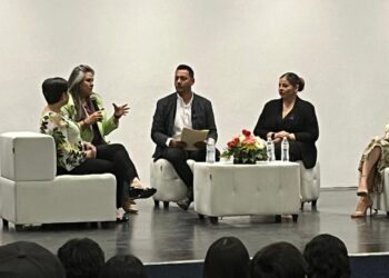 Se efectuó un foro con la participación de mujeres que con una amplia trayectoria compartieron con las personas presentes las experiencias dentro de este sector laboral