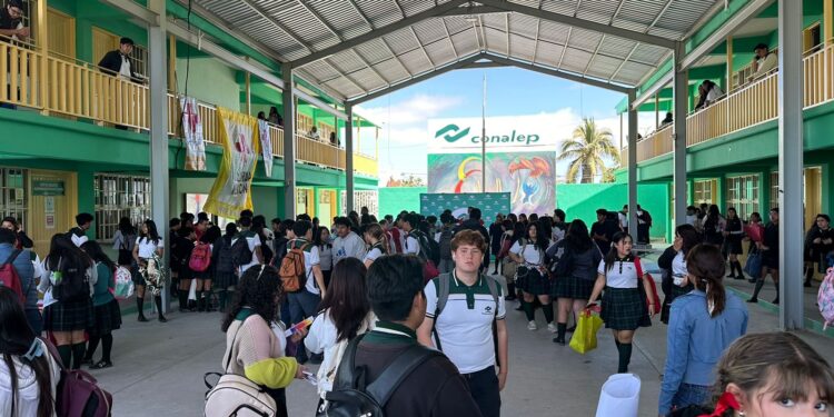 OOMSAPAS Los Cabos, -en el marco del Día Mundial del Agua-, visitó a los y las estudiantes del plantel educativo del Colegio Nacional de Educación Profesional Técnica (Conalep) en San José de Cabo