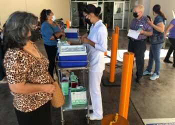 Invita IMSS Baja California Sur a población adulta mayor a vacunarse contra la influenza 