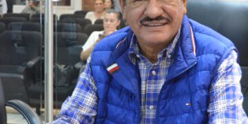 Autoriza el pleno licencia temporal a los diputados Armando Martínez Vega y Luis Armando Díaz
