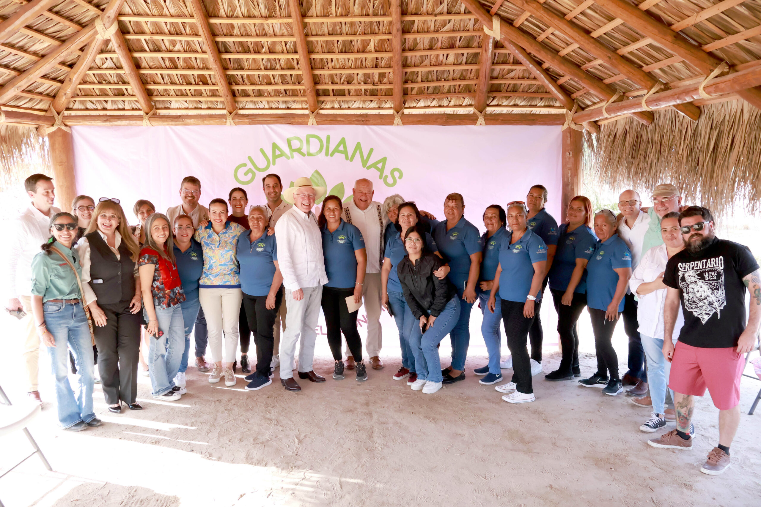 SE REÚNE GOBERNADOR DE BCS Y EMBAJADOR DE EU CON ORGANIZACIONES CIVILES 