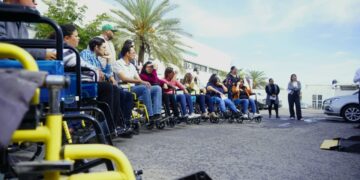 CAPACITAN A SERVIDORES PÚBLICOS PARA LA ATENCIÓN DE PERSONAS CON DISCAPACIDAD