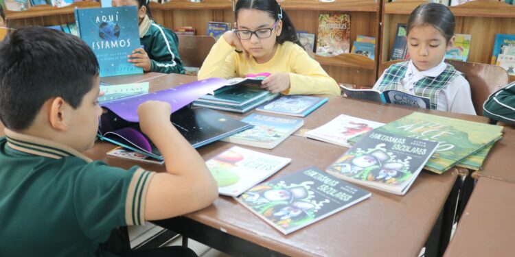 DISTRIBUYE SEP LIBROS DE LECTURA EN ESCUELAS DE BCS