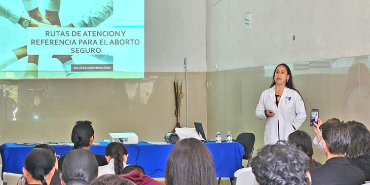 CAPACITAN A PERSONAL DE LOS CABOS SOBRE EL SERVICIO DE INTERRUPCIÓN LEGAL DEL EMBARAZO