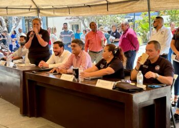 La quinta asamblea general extraordinaria realizada en la explanada frente a Palacio Municipal