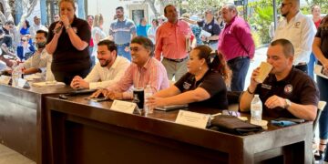 La quinta asamblea general extraordinaria realizada en la explanada frente a Palacio Municipal