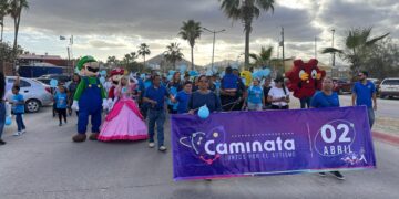 TEA realizó la 1ra “Caminata Juntos por el Autismo” partiendo desde la avenida Centenario hasta la plaza Antonio Mijares en San José del Cabo