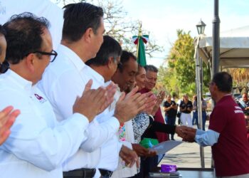 Autoridades municipales llevaron a cabo la entrega de reconocimientos a personas servidoras públicas