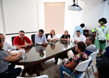 autoridades del Gobierno Municipal tuvieron una reunión de trabajo sobre el cierre escalonado del turno vespertino y posible suspensión del próximo ciclo escolar