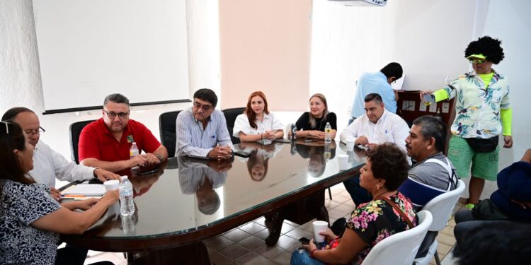 autoridades del Gobierno Municipal tuvieron una reunión de trabajo sobre el cierre escalonado del turno vespertino y posible suspensión del próximo ciclo escolar