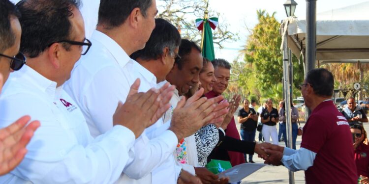 Autoridades municipales llevaron a cabo la entrega de reconocimientos a personas servidoras públicas