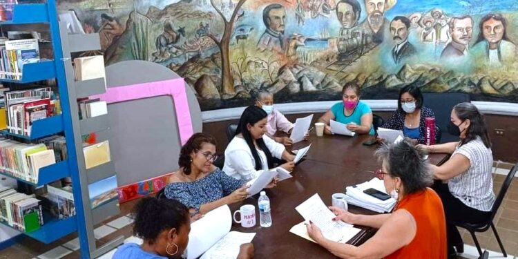 “Café Literario para Mujeres”
