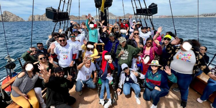 Se realizó un paseo por la Bahía de Cabo San Lucas y el avistamiento de ballenas a bordo del barco pirata