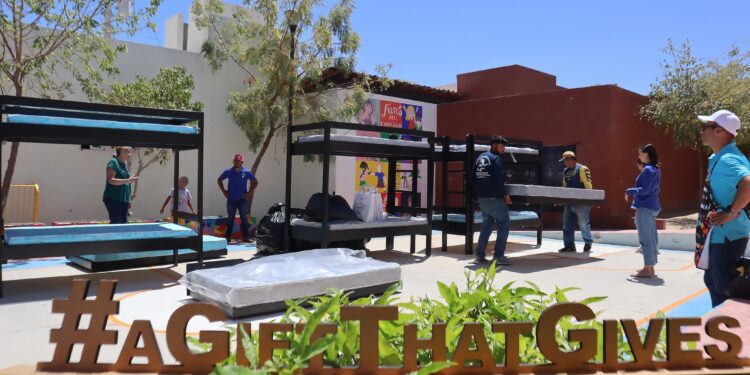 La Casa Hogar “Una Luz en mi Vida” recibió la donación tres literas triples, almohadas, cobijas y sábanas.