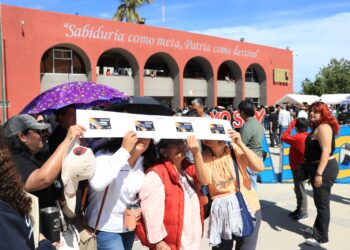 Gran evento se vivió en la UABCS para observar el eclipse solar