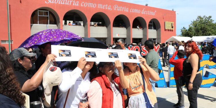 Gran evento se vivió en la UABCS para observar el eclipse solar