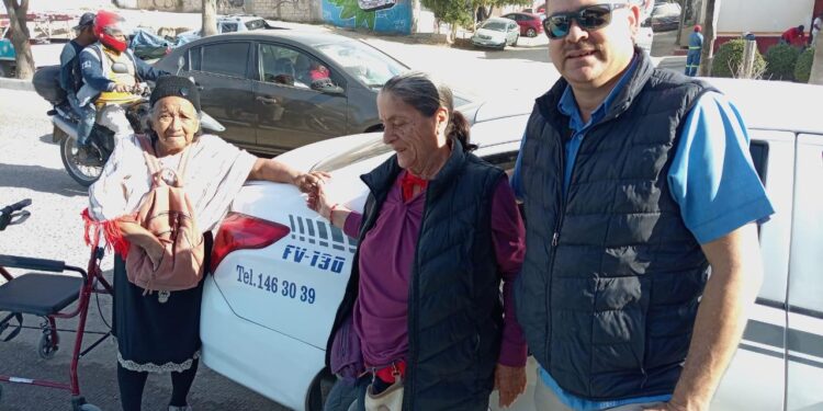 Diferentes gremios de taxis, brindan el servicio de manera gratuita 3 veces por semana a los adultos mayores