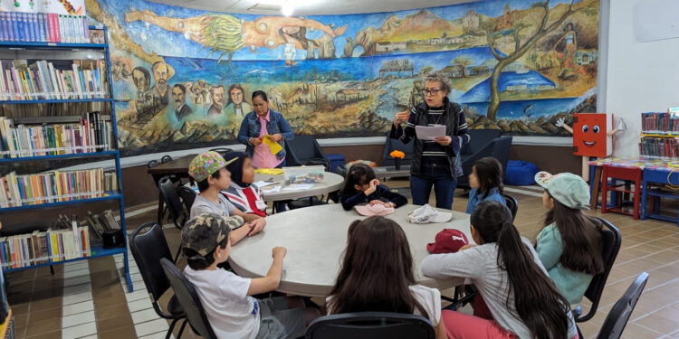 Se llevó a caboen la  biblioteca pública “Amelia Wilkes Ceseña” el taller denominado “De surcos, raíces y flores nuevas”