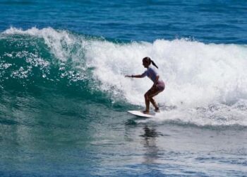 “TALENTO SURFEANDO HACIA LA ETAPA NACIONAL CONADE 2024: BCS DEFINE SU SELECCIÓN”