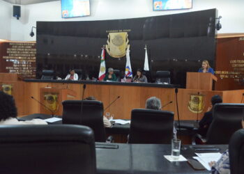 Proponen pago de prima de antigüedad a burócratas que se retiren voluntariamente con 15 años de servicio 