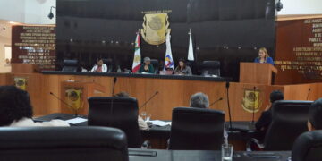 Proponen pago de prima de antigüedad a burócratas que se retiren voluntariamente con 15 años de servicio 
