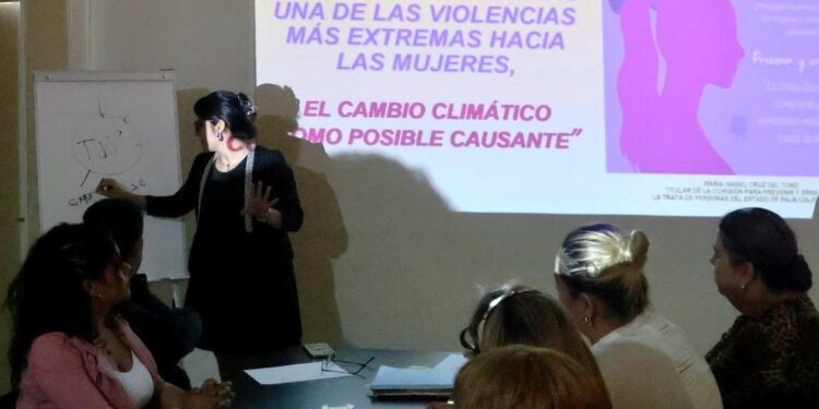 CAPACITAN A SERVIDORES PÚBLICOS EN MATERIA DE TRATA DE PERSONAS