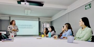 IMPARTEN CURSO EN DERECHOS HUMANOS A PERSONAL DEL CEA