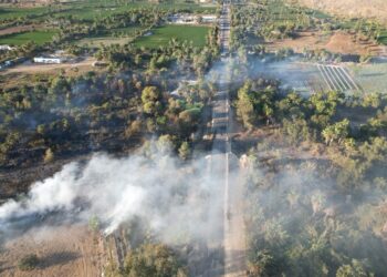 Sofocan bomberos de La Paz incendio en Todos Santos