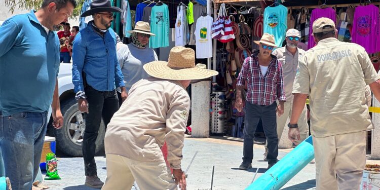 Trabajos de interconexión de tubería de drenaje sanitario para eliminar completamente el derrame de aguas residuales