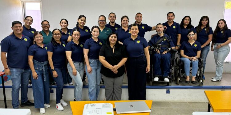 capacitación a 15 colaboradores relacionada con la prevención e intervención en conductas problemáticas.