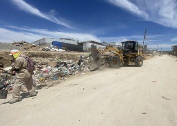 Jornada para el retiro de basura de basureros clandestinos en colonias de Cabo San Lucas. 