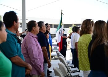 Autoridades delegacionales realizaron la ceremonia cívica, que estuvo a cargo del personal de la Coordinación del Instituto de la Juventud del Municipio de Los Cabos (INJUVE)