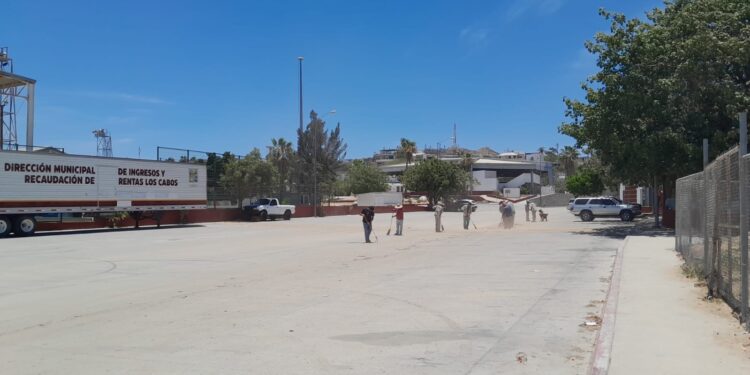 Se produjo un vertido de agua que afectó áreas adyacentes, incluyendo la Unidad Deportiva Rodrigo Aragón Ceseña en San José del Cabo
