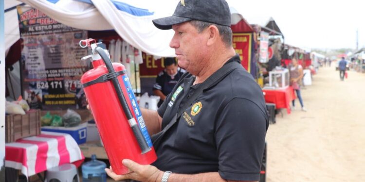 Movilidad y limpieza de los puestos semifijos que se instalan cada fin de semana a través de los 8 tianguis que existe en Cabo San Lucas