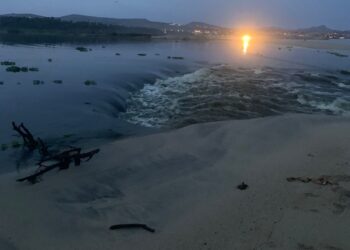 De manera natural se abrió la bocana del Estero de San José del Cabo