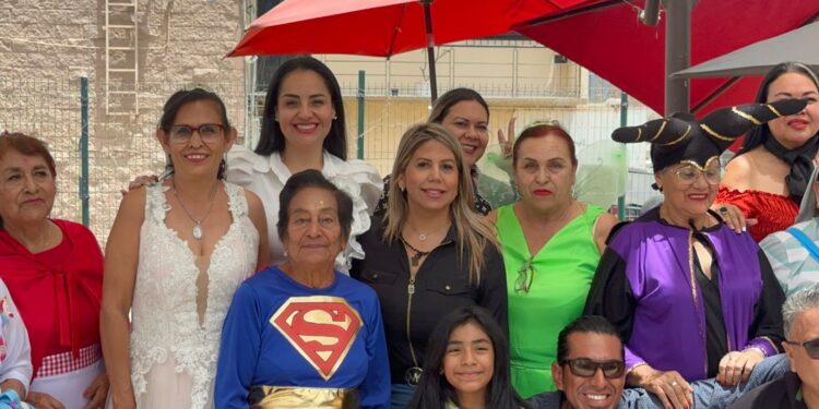 celebración especial del Día de la Niñez en la Casa Club de Abuelos San Miguel, en Cabo San Lucas.