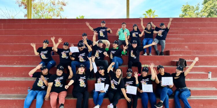 Llevó a cabo una activación física con personas adultas mayores que habitan en la delegación de Miraflores