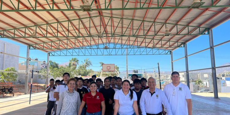 taller para la elaboración de contenedores con material reciclado