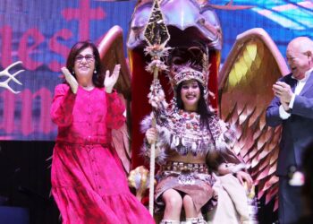 Coronan a Rosy I como Reina Calafia de las Fiestas de Fundación de La Paz 2024