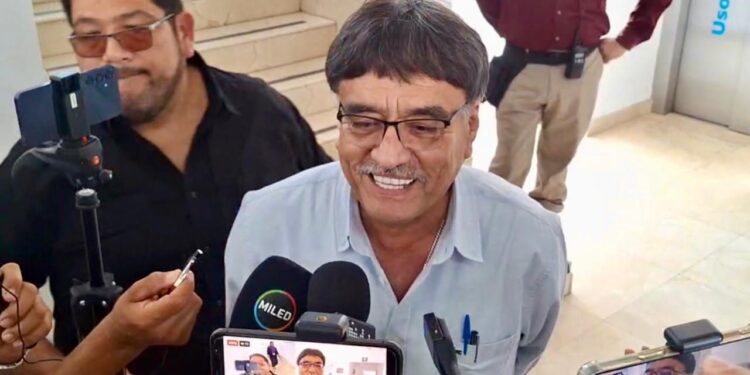 El presidente municipal de Los Cabos Oscar Leggs Castro se reunió con el gobernador del estado Víctor Manuel Castro Cosío en el edificio de Gobierno en la ciudad de La Paz