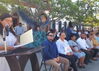 Reconoció por sus años de servicio dentro de la Administración a las colaboradoras Gema Morayma Green Ojeda, por cumplir 34 años al servicio y a Ageda Vielma Álvarez por cumplir 22 años de manera paralela como sindicalizadas
