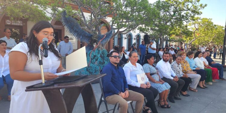 Reconoció por sus años de servicio dentro de la Administración a las colaboradoras Gema Morayma Green Ojeda, por cumplir 34 años al servicio y a Ageda Vielma Álvarez por cumplir 22 años de manera paralela como sindicalizadas