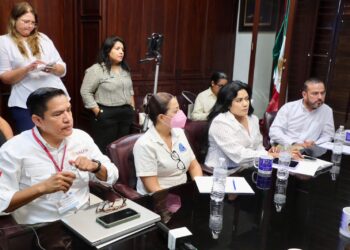 El presidente municipal de Los Cabos, Oscar Leggs Castro, así como titulares de Agua Potable y del sector salud, se reunieron para implementar una campaña que permita combatir y prevenir futuros brotes de hepatitis en el municipio